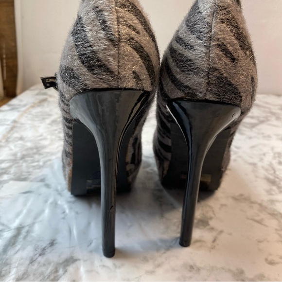 Breckelles Nikki-15 Fuzzy Gray & Black Zebra Tiger Platform 4 in Heels size 6.5 - Picture 12 of 14